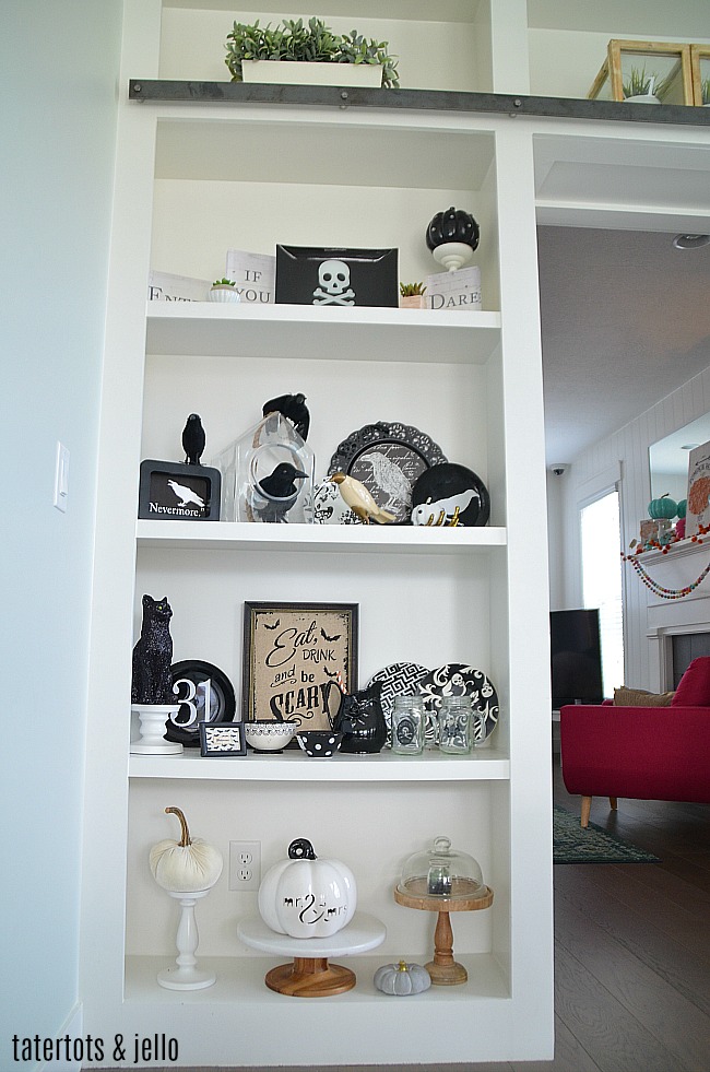 Black and White Farmhouse Halloween Dining Room - simple ways to bring the farmhouse feel to Halloween 