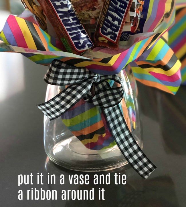 Candy Bar Bouquet. Create the PERFECT gift for anyone on your list with their favorite candy bars and even a gift card to their favorite store or restaurant!! 
