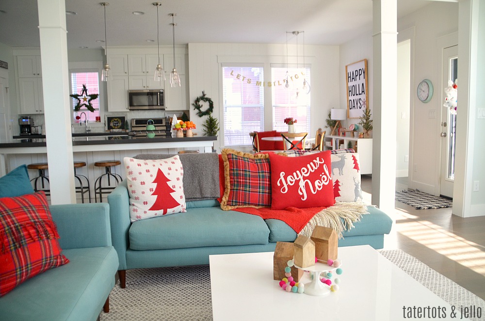 Merry Pom Pom Holiday Home Tour 