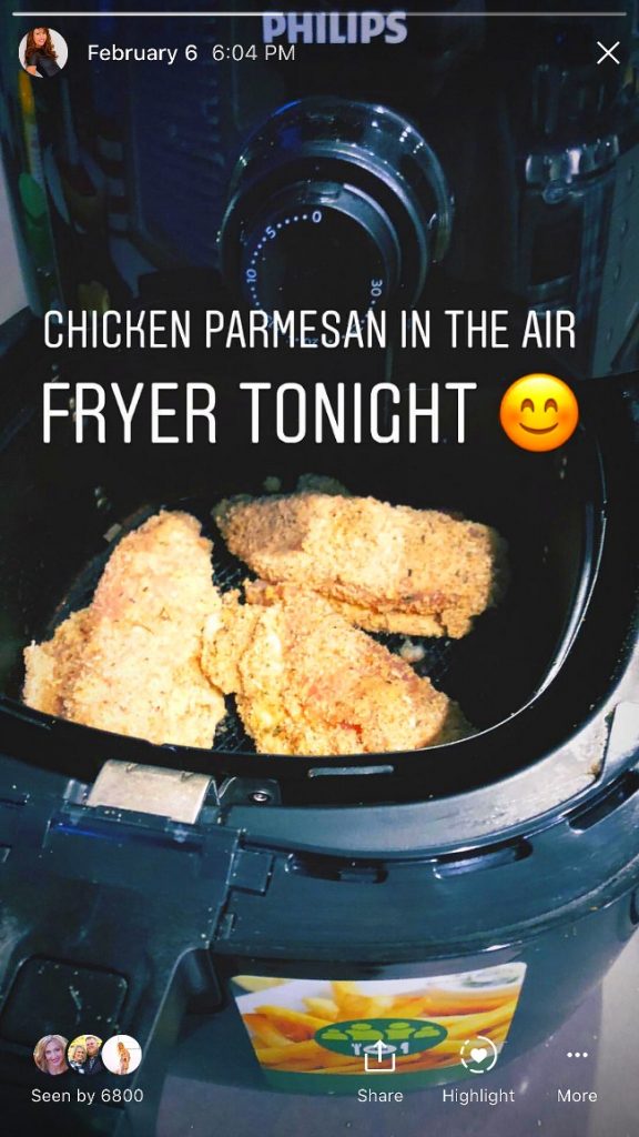 10-minute Chicken Parmesan using the Airfry machine. Much healthier than traditionally fried chicken parmesan. Crispy on the outside, moist on the inside with gooey cheese and a topping of tomato sauce. Yum!