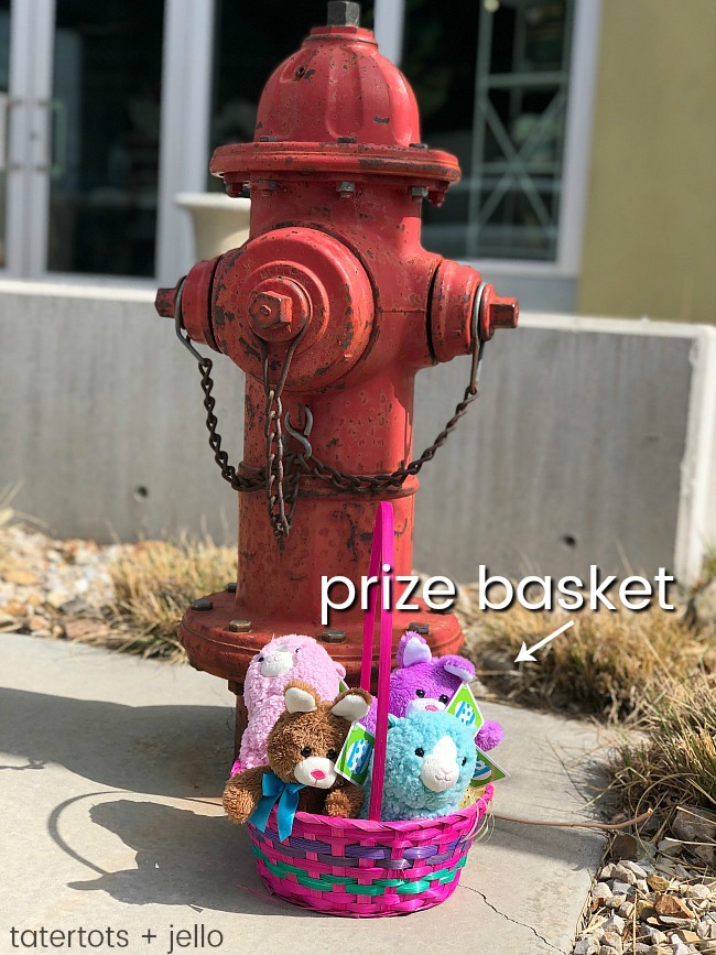 Easter Outdoor Scavenger Hunt. Prize baskets and free printable clues to make it easy and fun! 