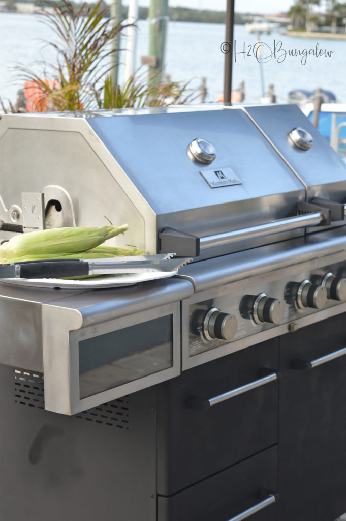 18 DIY Spring Home Ideas!  to Makeover a Barbecue Grill and make it look new again.