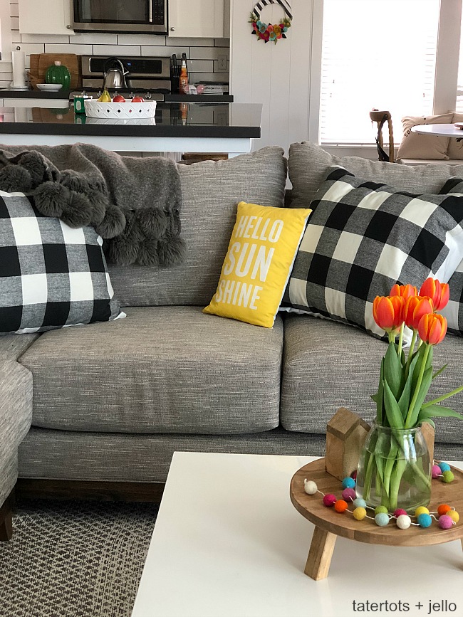 10 Minute DIY Pillow Covers - The Creek Line House