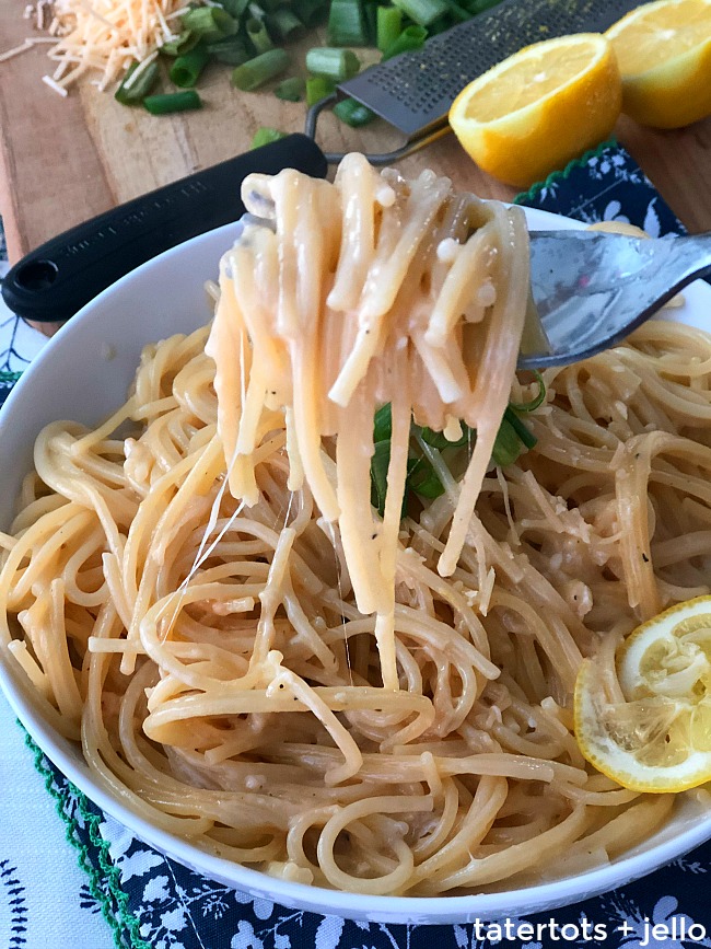 How to make Instant Pot Lemon Parmesan Pasta. It's So easy! In 8 minutes you can have perfect lemon parmesan pasta for your family. Make it in your pressure cooker for a quick dinner idea! 