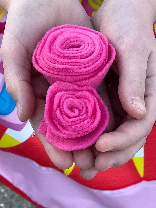 How to make a felt flower hoop saying wreath