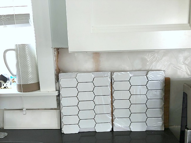 How to pick the perfect kitchen backsplash tile