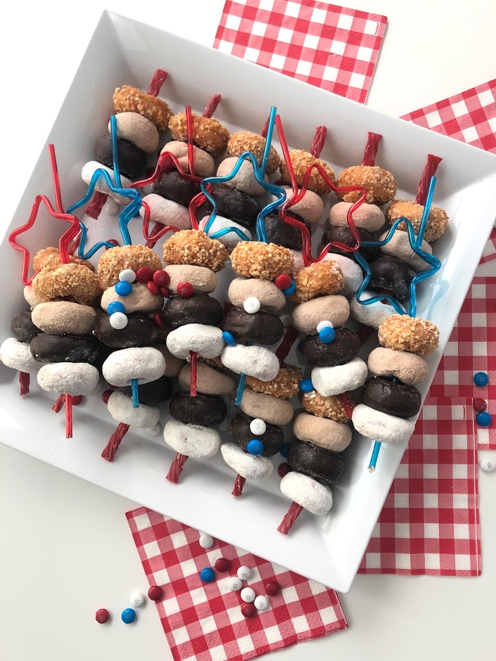 Fourth of July MIni Donut Skewers are a really easy dessert to make for a BBQ, picnic or get-together. Mini Donuts are threaded onto red licorice for a really easy and festive dessert that kids love! You can make this in minutes and kids love them! 