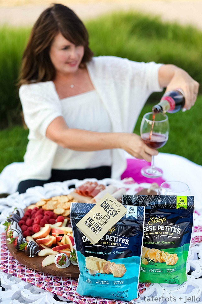 A date night picnic is fun to plan and enjoy. Create the perfect picnic with these tips and surprise your date with a sweet printable note invitation. 