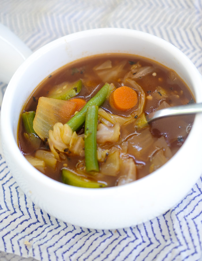11 Warm and Delicious Fall Weight Watchers Soup Recipes. Keep on track this Fall with these easy and fast soup recipes with Weight Watcher's Points! 