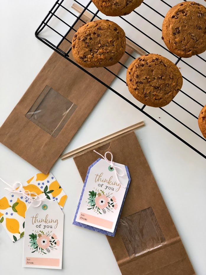 Cookie Gift Idea - great neighbor gift idea. Package up homemade cookies in a sweet paper bag and make a personalized gift tag. It's easy and a great gift idea for a neighbor, friend or a birthday gift! 