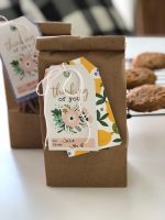 Cookie Gift Idea with Easy, Handmade Gift Tag – great neighbor gift idea!