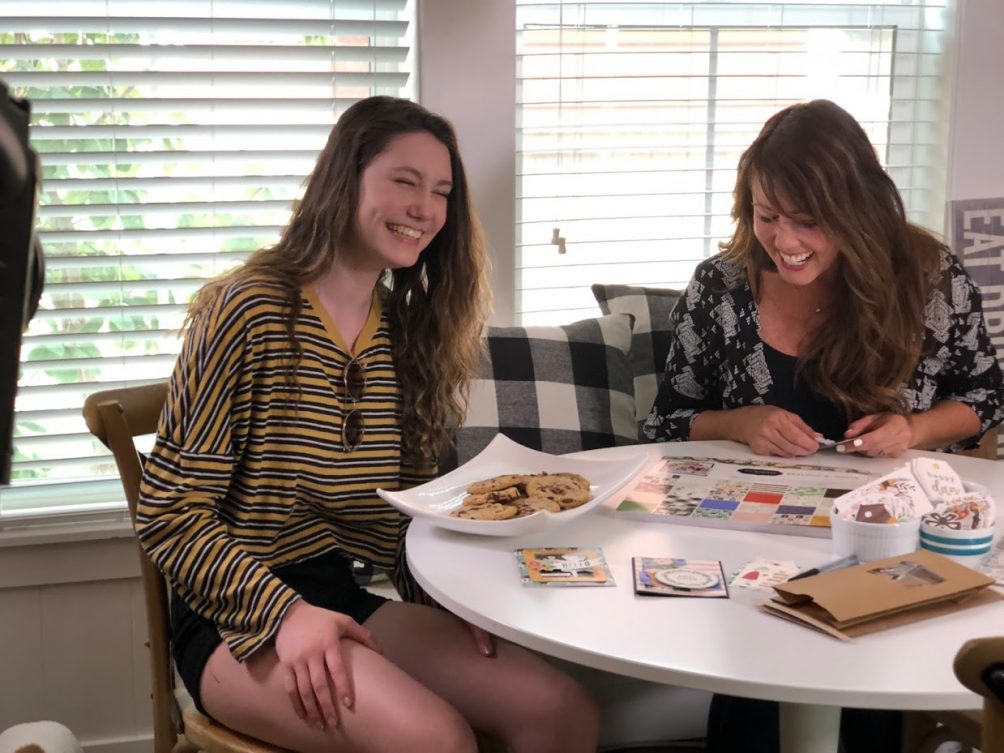 Cookie Gift Idea - great neighbor gift idea. Package up homemade cookies in a sweet paper bag and make a personalized gift tag. It's easy and a great gift idea for a neighbor, friend or a birthday gift! 