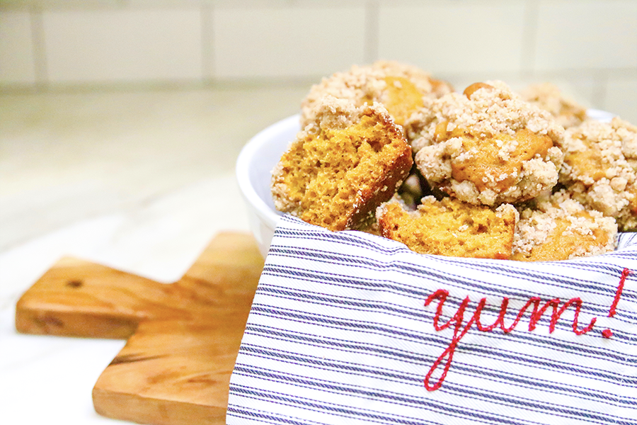 Pumpkin Chai Muffins with Crumb Topping 