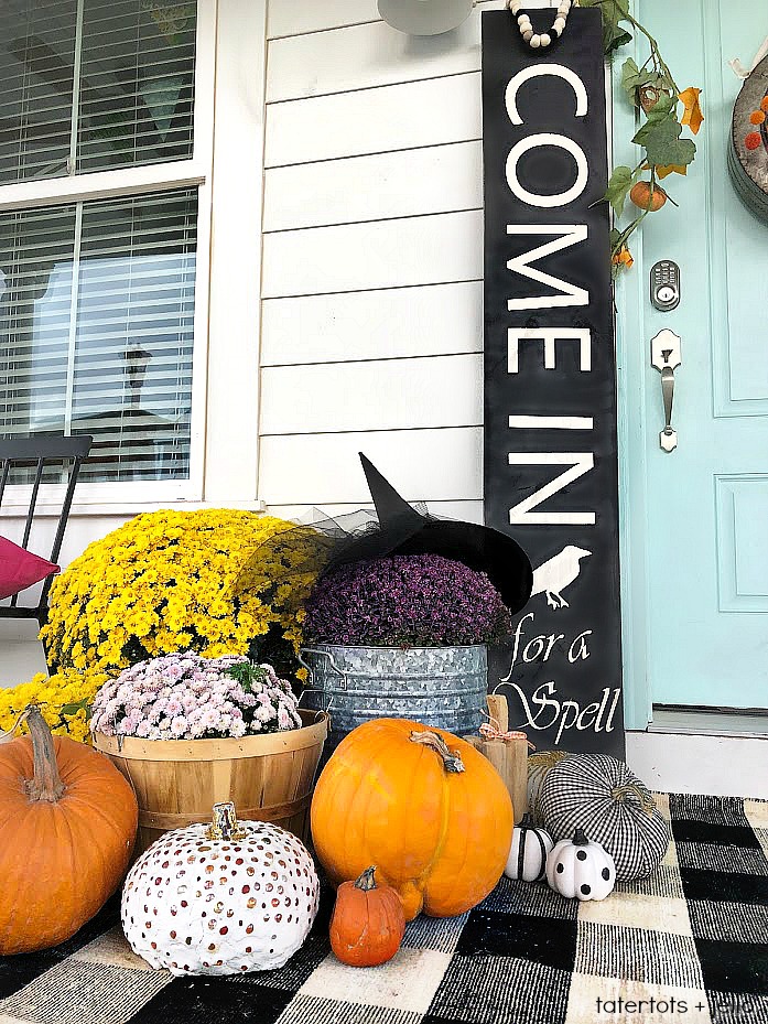 Make a GIANT Witch Halloween Sign! Pick up an inexpensive pine shelf from the hardware store and create a GIANT sign for just a few dollars. Find out how!