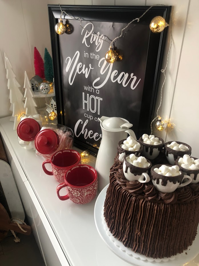 New Years Eve Hot Cocoa Bar Printables. Ring in the New Year with a festive hot cocoa bar. It's easy with simple ingredients and these free NYE hot cocoa printables!