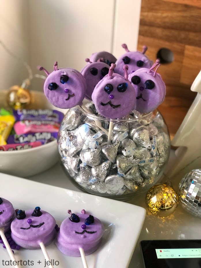 Dog Cake Pops and 3 Below: Tales of Acadia Family Show! Make these cake pops and watch the new family-friendly Netflix series 3 Below: Tales of Acadia. 