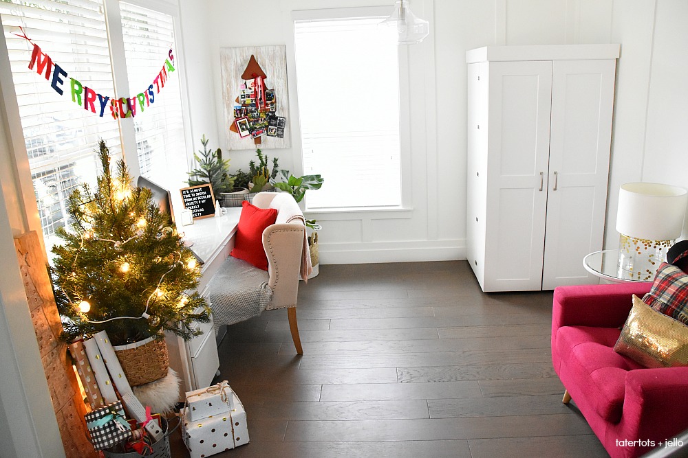 Bright and Colorful Holiday Home Tour. Easy ways to celebrate the holidays with color. Simple DIY ideas you can make to bring the spirit of Christmas into your home this holiday season!