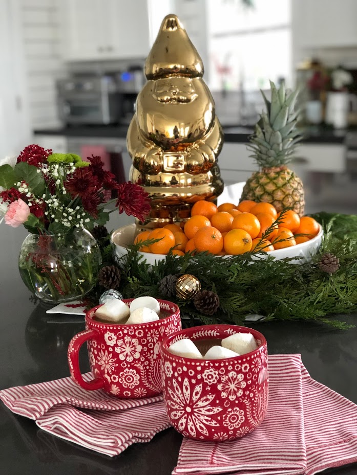 Bright and Colorful Holiday Home Tour. Easy ways to celebrate the holidays with color. Simple DIY ideas you can make to bring the spirit of Christmas into your home this holiday season!