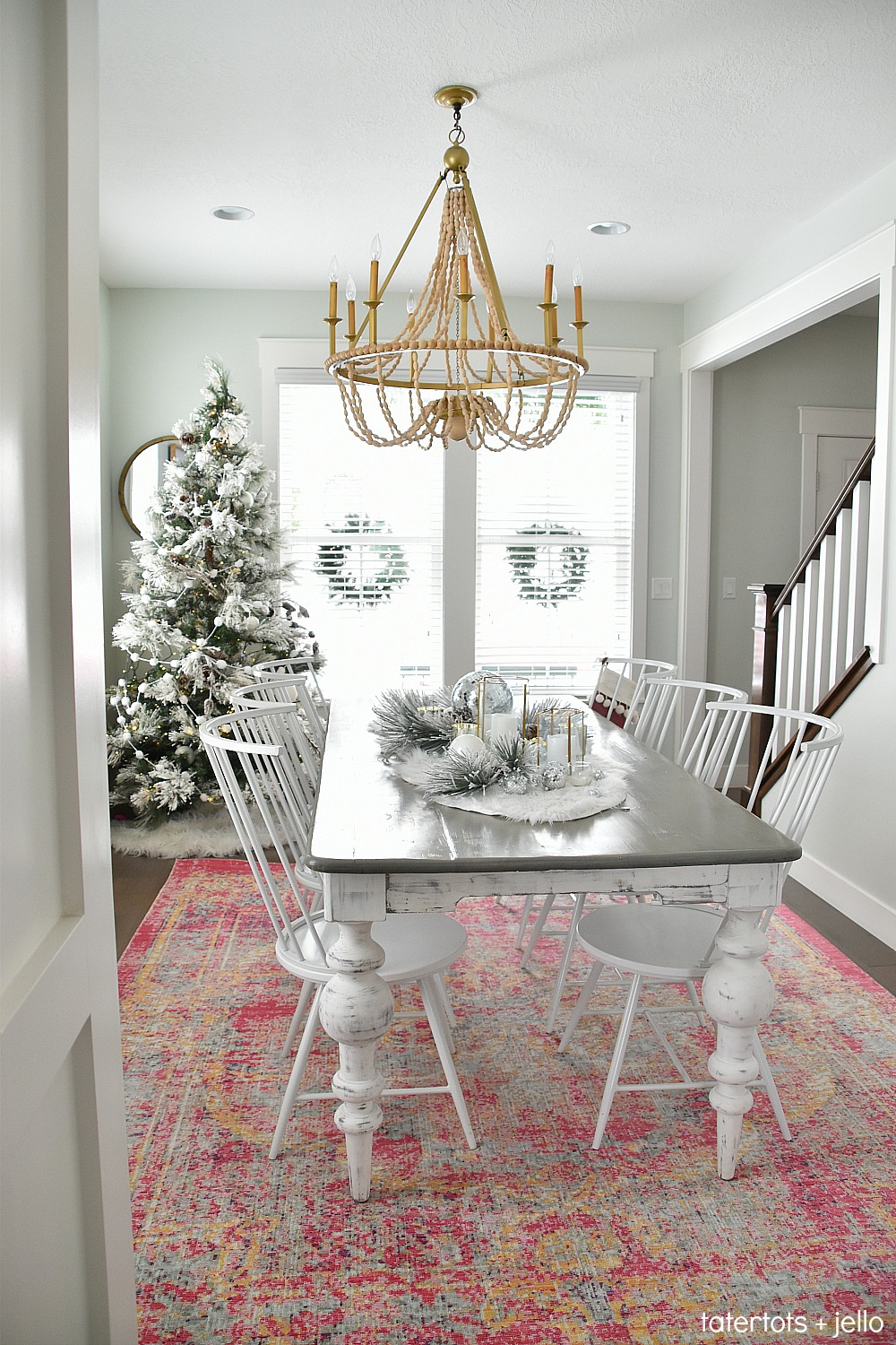 Bright and Colorful Holiday Home Tour. Easy ways to celebrate the holidays with color. Simple DIY ideas you can make to bring the spirit of Christmas into your home this holiday season!