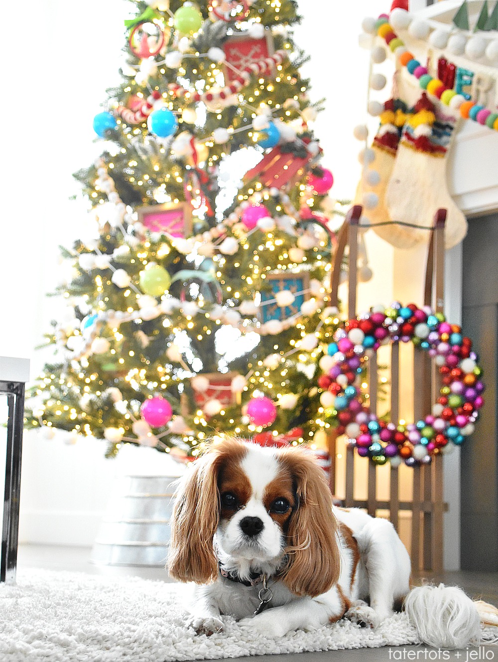 Bright and Colorful Holiday Home Tour. Easy ways to celebrate the holidays with color. Simple DIY ideas you can make to bring the spirit of Christmas into your home this holiday season!