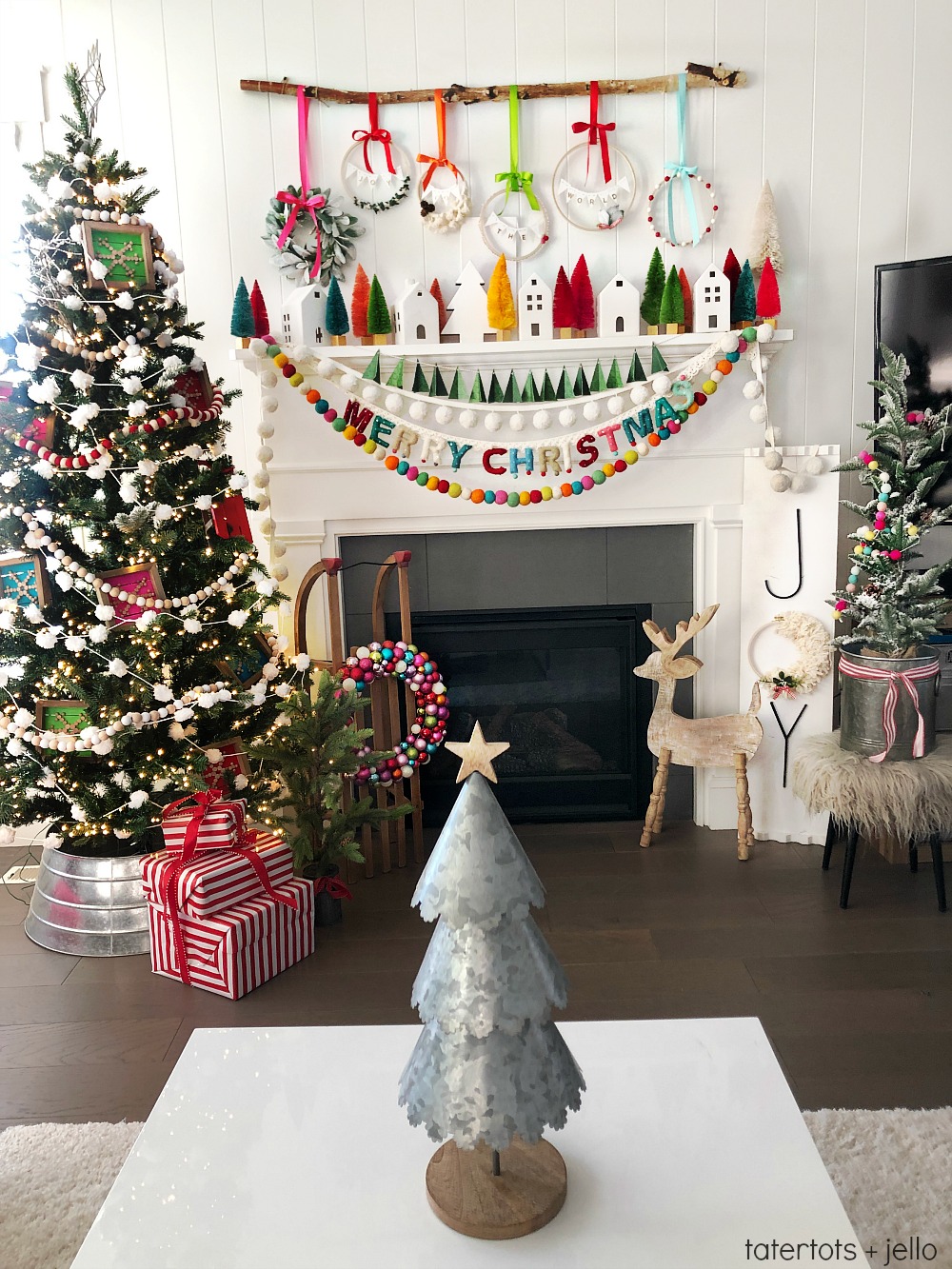 Bright and Colorful Holiday Home Tour. Easy ways to celebrate the holidays with color. Simple DIY ideas you can make to bring the spirit of Christmas into your home this holiday season!