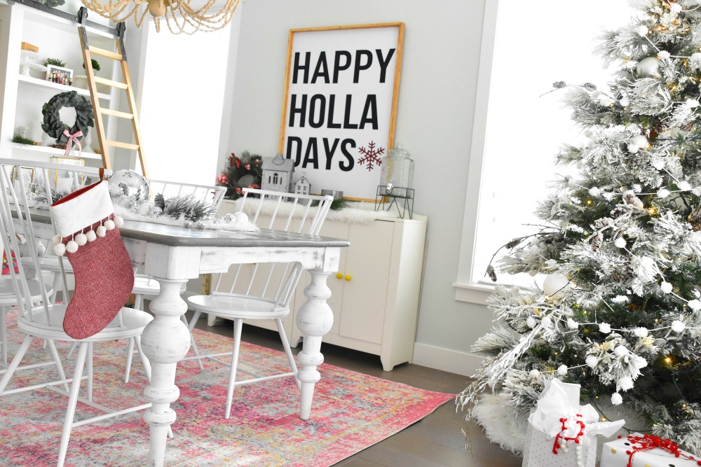 Bright and Colorful Holiday Home Tour. Easy ways to celebrate the holidays with color. Simple DIY ideas you can make to bring the spirit of Christmas into your home this holiday season!