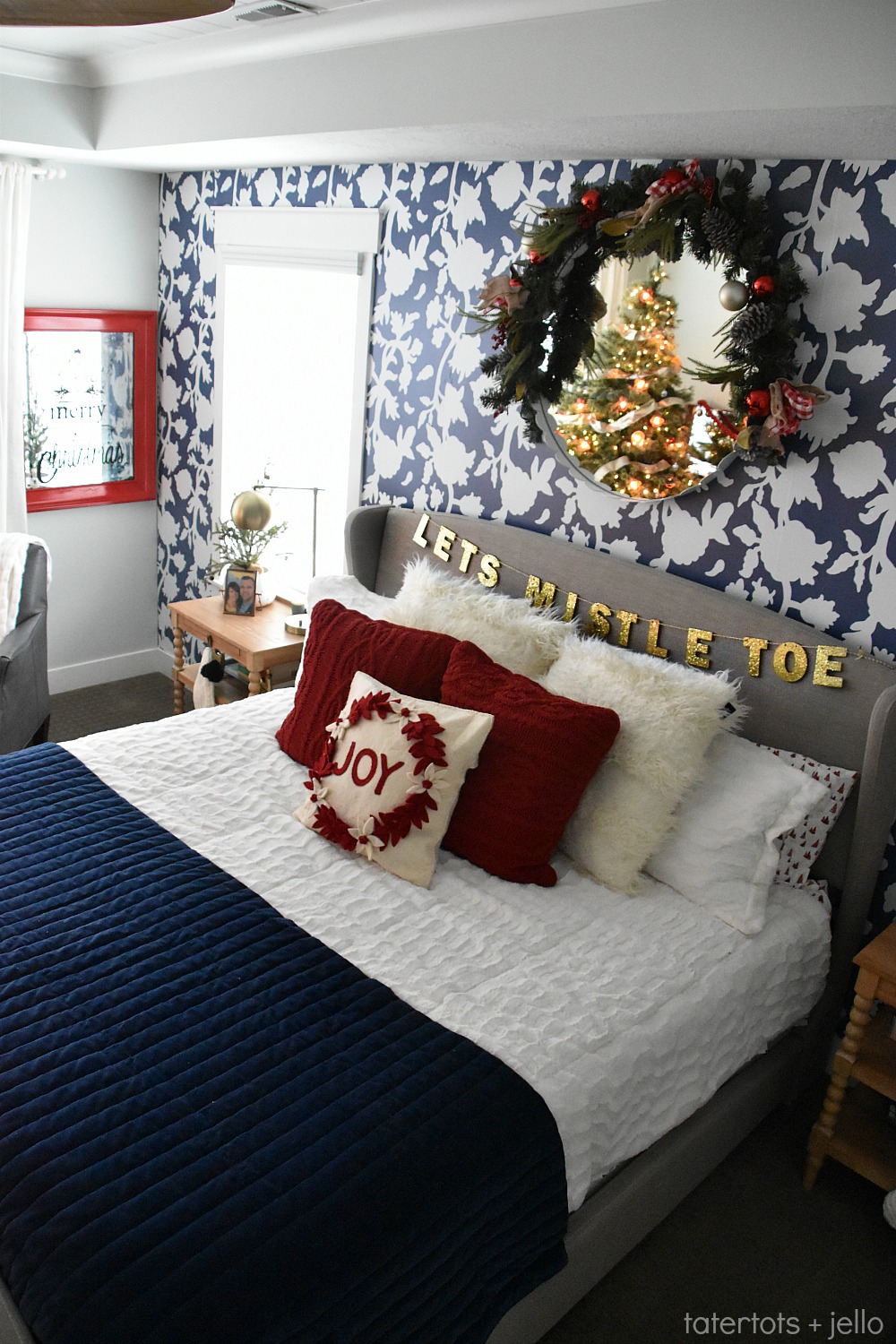 ways to decorate your bedroom for the holidays