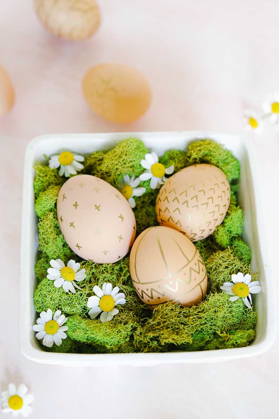 How to decorate brown eggs 