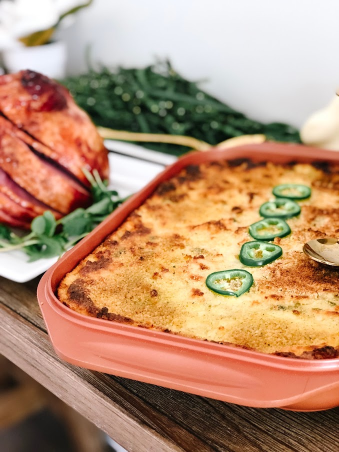 How to host the perfect Easter dinner without the stress. @SamsClub has a Heat and Serve Spring Dinner meal that feeds 10 people for under $47. Throw a gorgeous and delicious dinner and save time in the kitchen so you can spend it with your loved ones! #ad #samsclub #spring #springentertaining #recipes #springrecipes #jalapenopoppers 