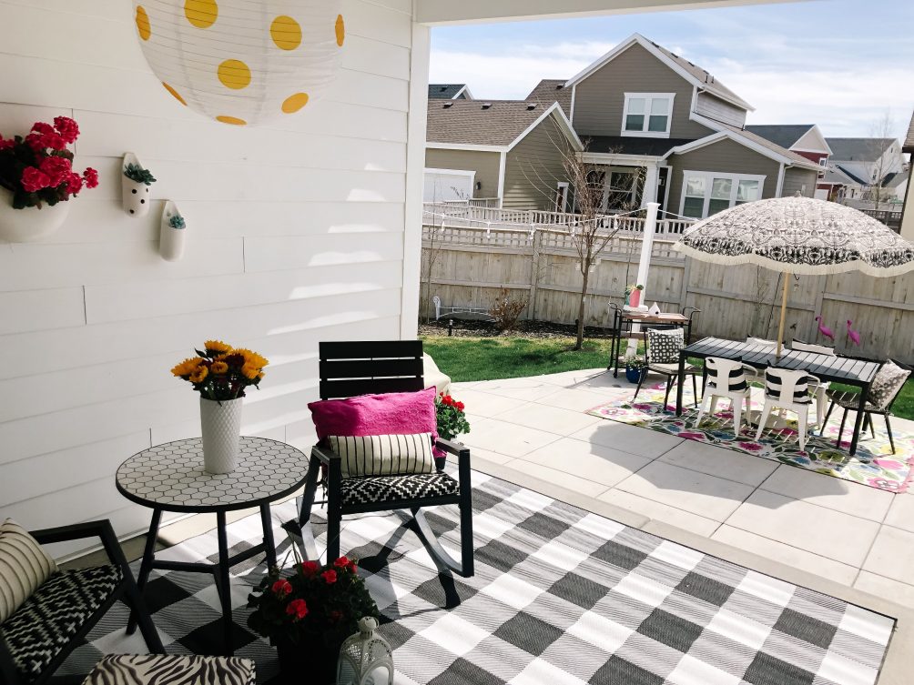 5 easy ways to get your backyard ready for Spring! Easy and inexpensive ways to make your backyard pop.