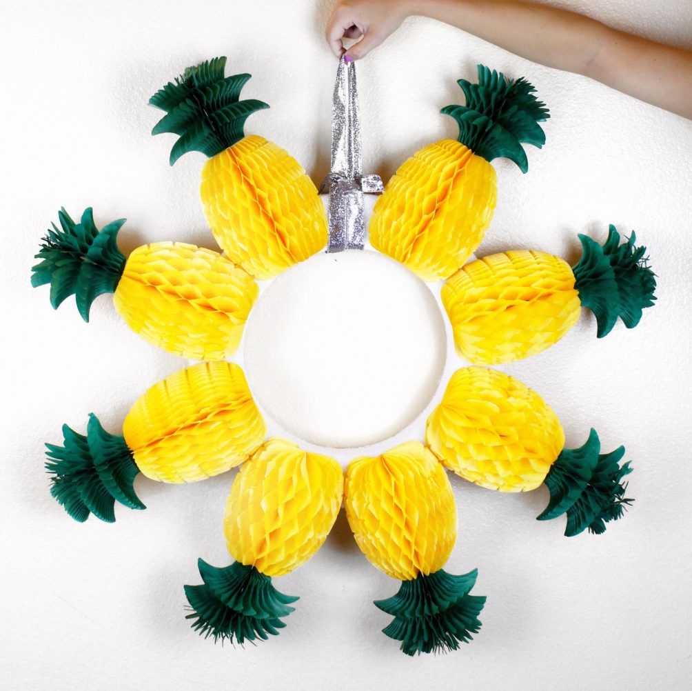 DIY Pineapple Wreath