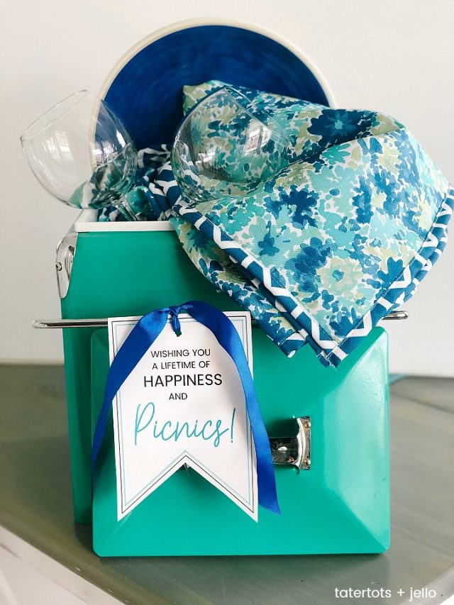 Picnic Basket Wedding Gift Idea, Free Tags and 4 More Wedding Ideas!