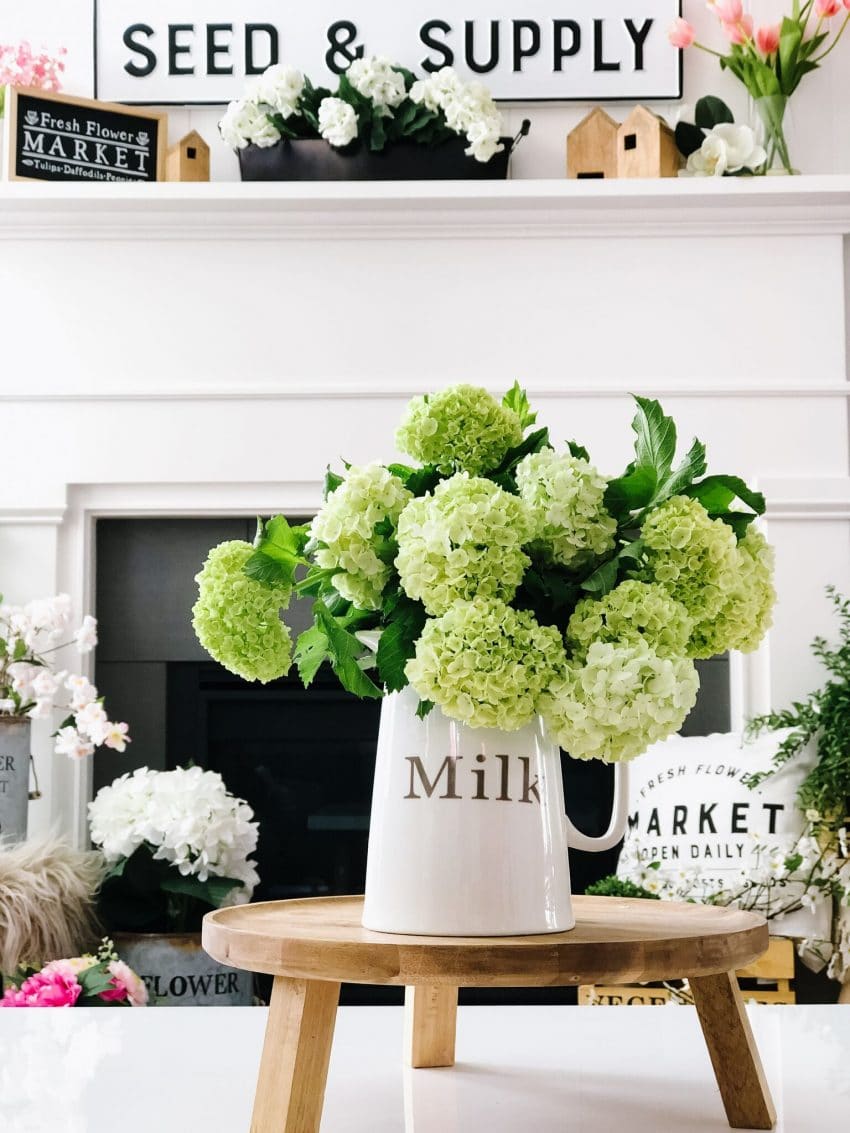 Flower Market Summer Mantel and Decorating Ideas! Bring the feeling of summer into your home with these FIVE easy decorating ideas!