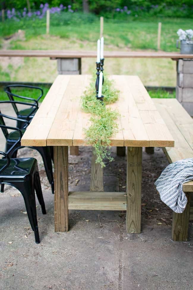 DIY Outdoor Farmhouse Patio Table @ North Country Nest