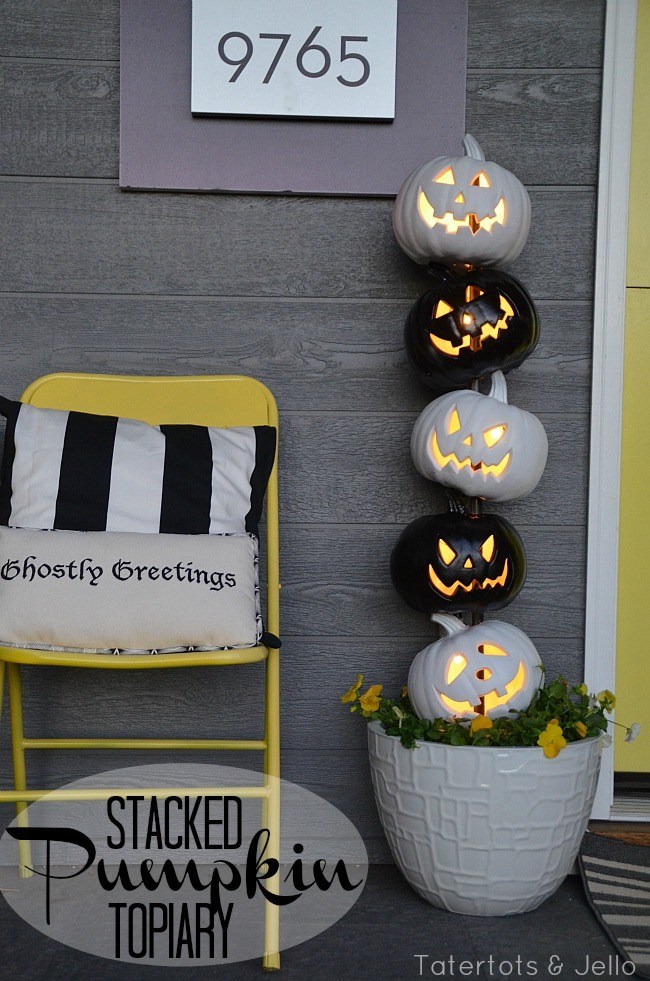 Easy Black and White Halloween Topiary