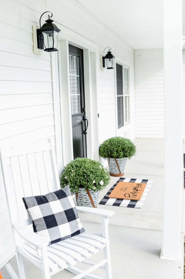 12 Black & White Fall Porch Ideas! Tatertots and Jello