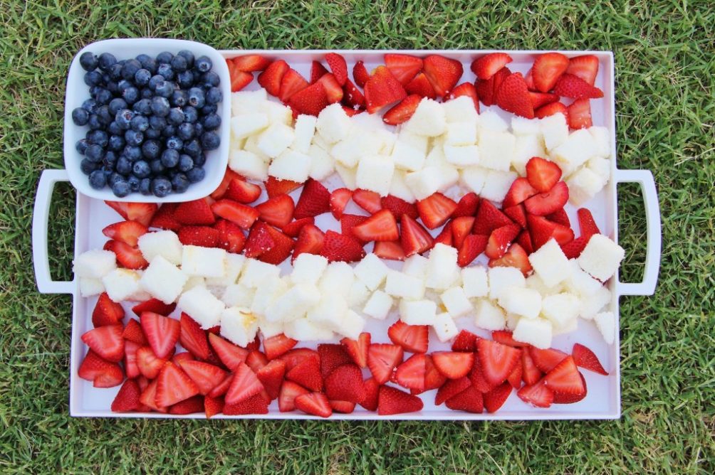 Easy Patriotic Cake and Berry Platter Flag Tray to make for the Fourth of July! #FourthofJuly #4thofJuly #patrioticparty #partyfood #partyrecipes #partytray