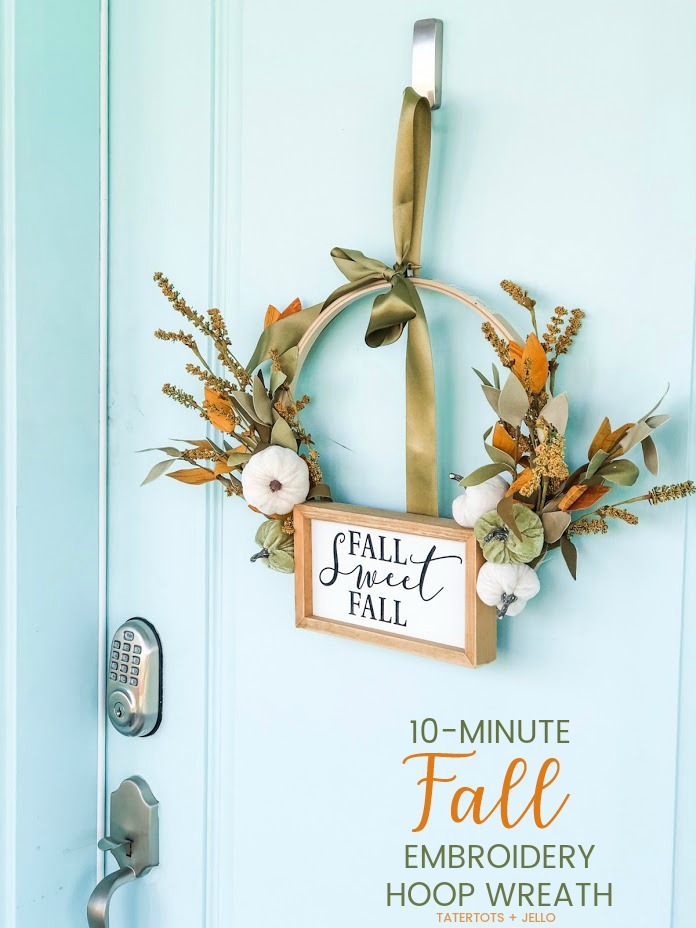 Make an Fall Embroidery Hoop Wreath! Only a few supplies are needed to create a beautiful wreath to display for Autumn and in less than 10 minutes you have a new fall wreath! 