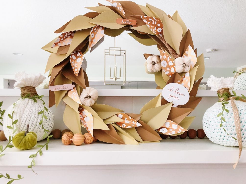 How to create a fall mantel two ways! Take some of your favorite fall items and use them in new ways to change up your fall mantel each year!﻿