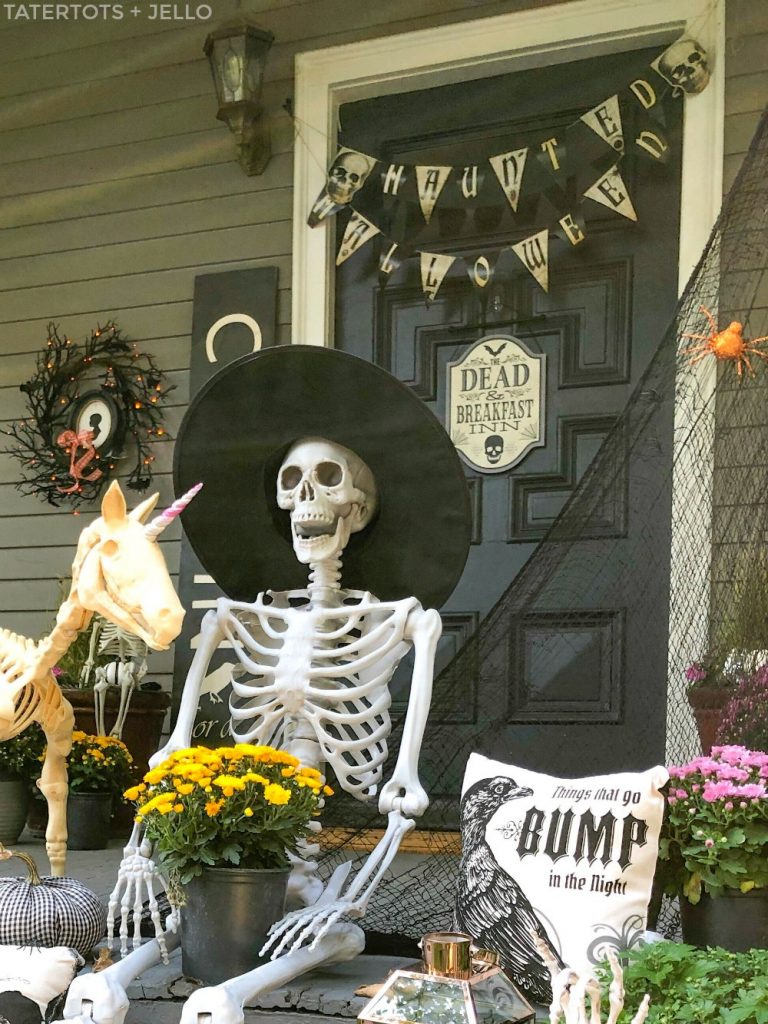 7 Easy Ways to Create the Perfect Spooky Skeleton Halloween Porch!