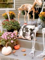 7 Easy Ways to Create the Perfect Spooky Skeleton Halloween Porch!