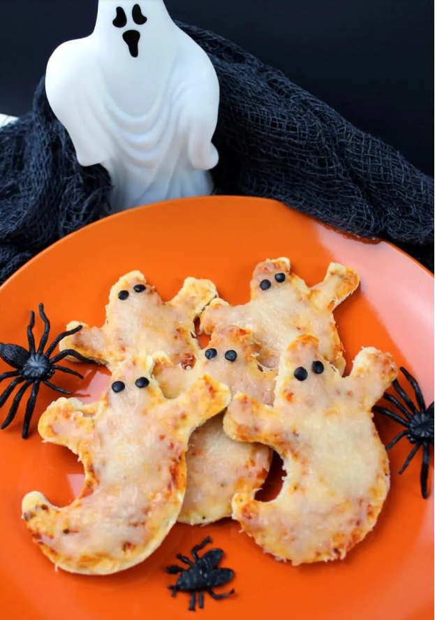 Mini Ghost Pizzas @ Crayons and Cravings