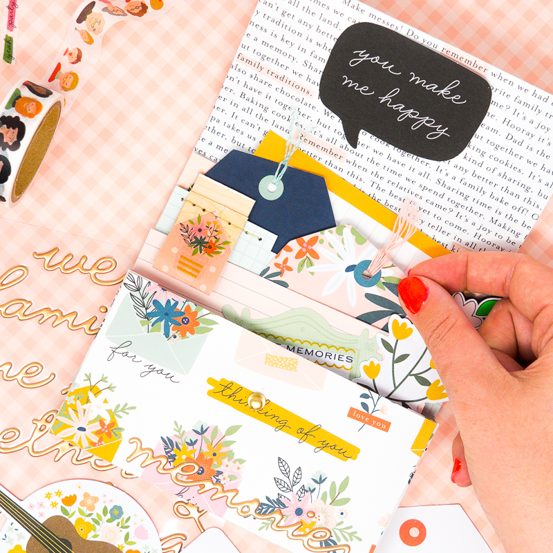 DIY Pocket Mini Scrapbook. Keep your memories close at hand with a handy little scrapbook that has pockets and fits in your purse! 