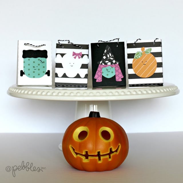 Halloween Treat Bags out of paper 