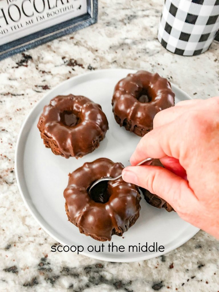 Halloween Cauldron Mini Cakes with Candy Inside! These tiny cakes are perfect for Halloween parties this year and kids will love biting inside to find a candy surprise.