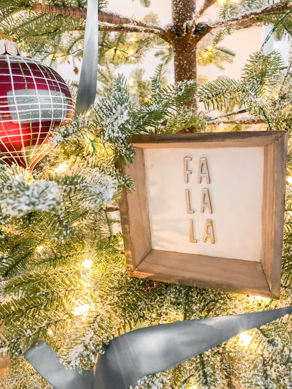 Farmhouse Christmas Sign Ornaments DIY. Create neutral farmhouse-style ornaments with $1 frames and thickers. It's so easy and goes with any decor! ﻿