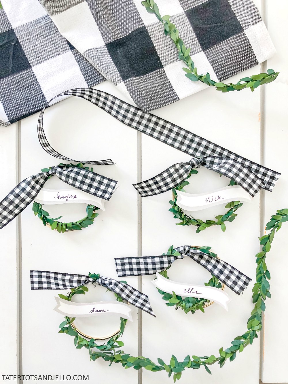 Holiday Place Card Wreaths with Printable Tags! Wow your holiday guests with a beautiful table and EASY personalized wreath place cards! 