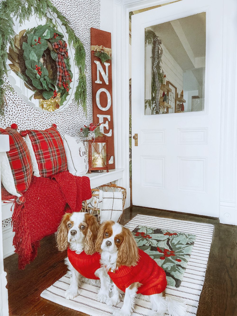 Holiday Home Tour - Festive Porch and Entry! Easy ways to add holiday cheer to your front porch and entryway! 