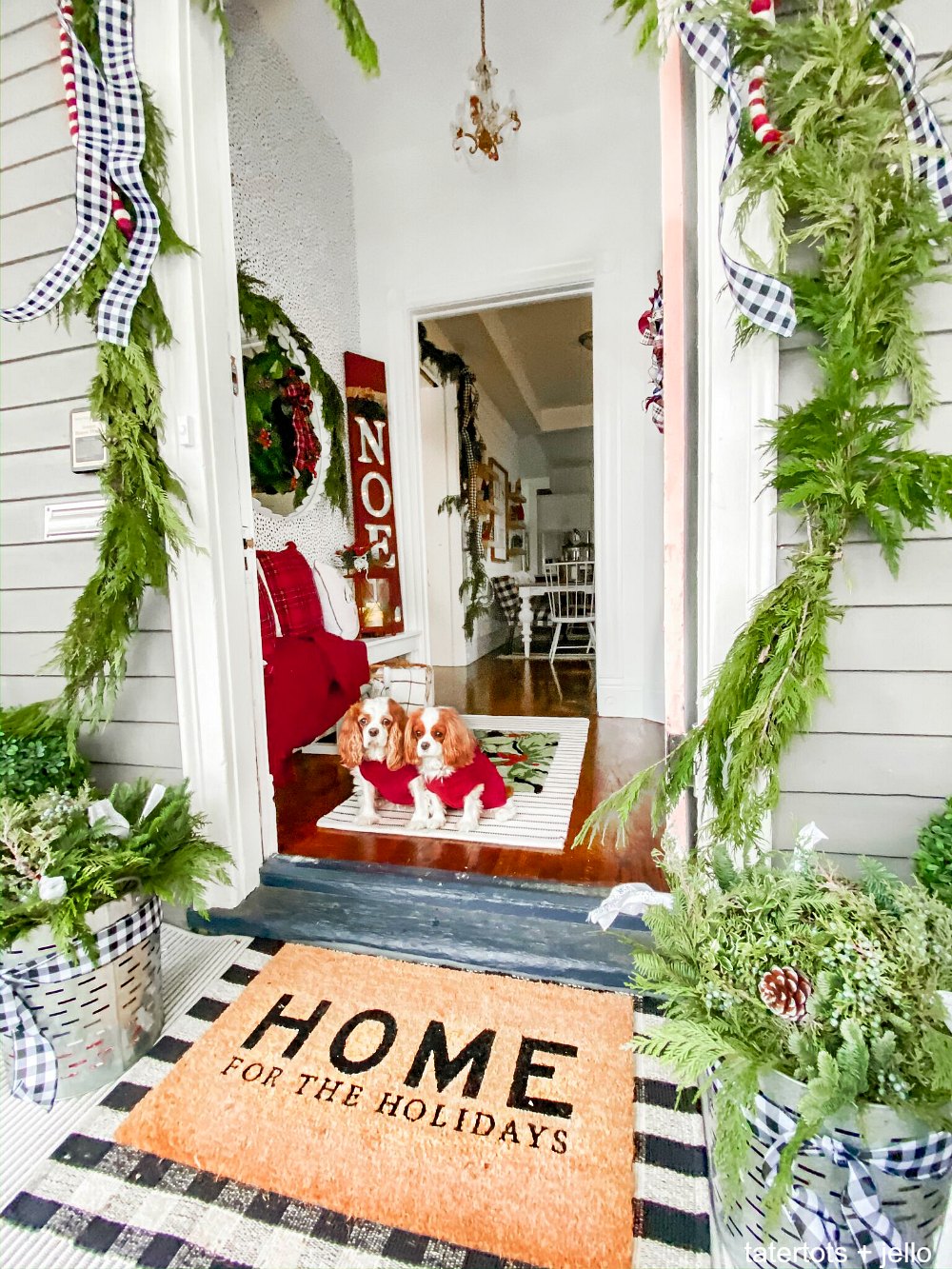Holiday Home Tour - Festive Porch and Entry! Easy ways to add holiday cheer to your front porch and entryway! 