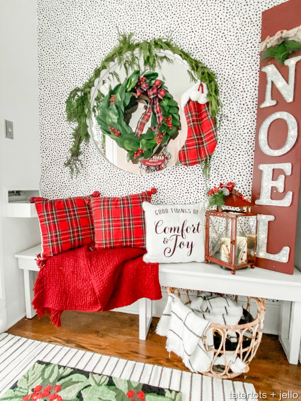 Holiday Home Tour - Festive Porch and Entry! Easy ways to add holiday cheer to your front porch and entryway! 